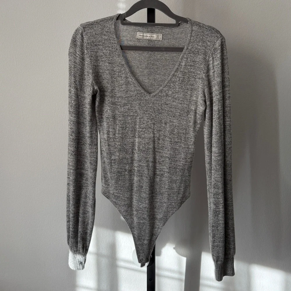 Abercrombie & Fitch Gray V-Neck Bodysuit Size XS - Picture 2 of 5